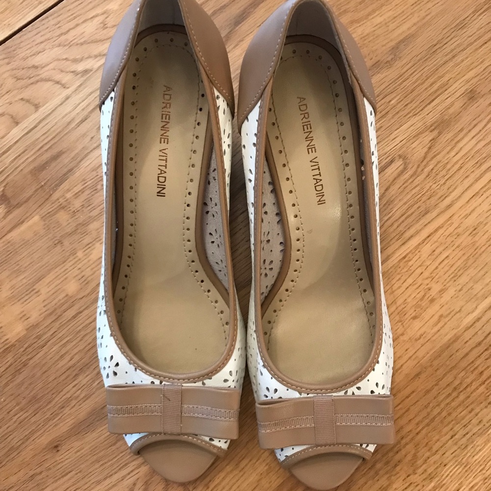 BOW FRONT PEEP TOE WEDGE